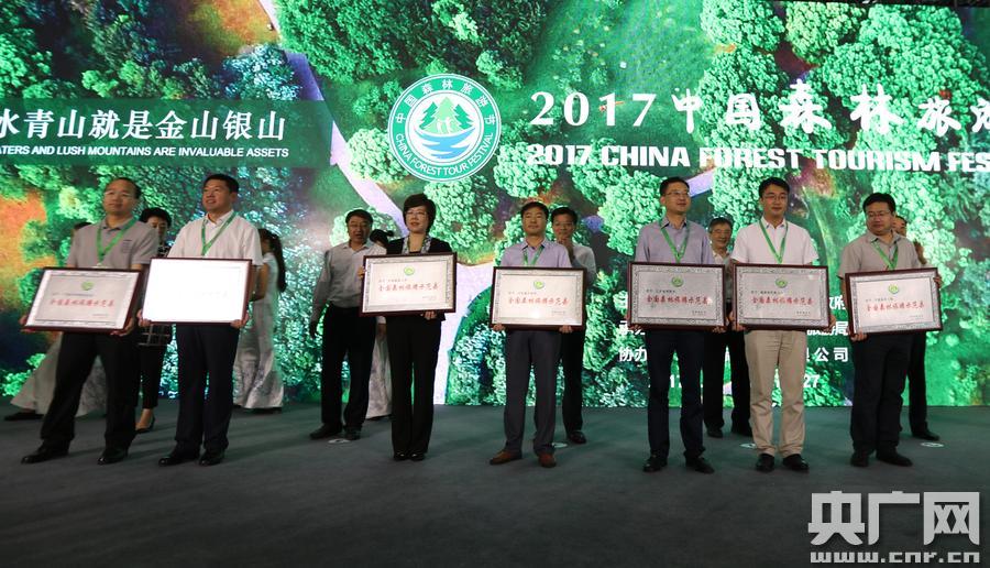 女人头发别瞎剪 今年盛行这3款“发型”就对了 时髦显脸小‘bsport必一运动’(图3) 必一·体育