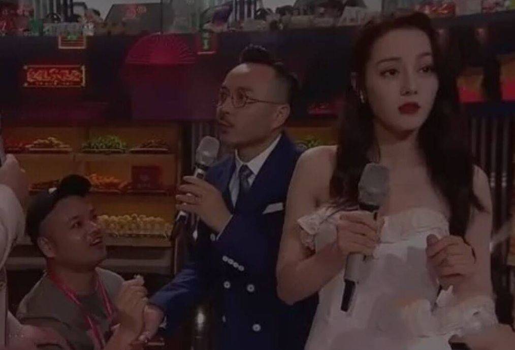 
安保人员肢体接触女艺人 已经被停职处置惩罚！‘bsport必一运动’(图2)