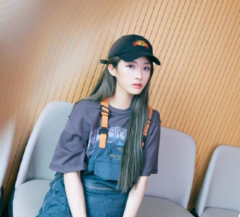 
安保人员肢体接触女艺人 已经被停职处置惩罚！‘bsport必一运动’(图4)